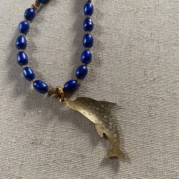 VINTAGE 1990s Moonstone Indigo Blue Oval Bead DOLPHIN Pendant Collar Necklace - Picture 5 of 5